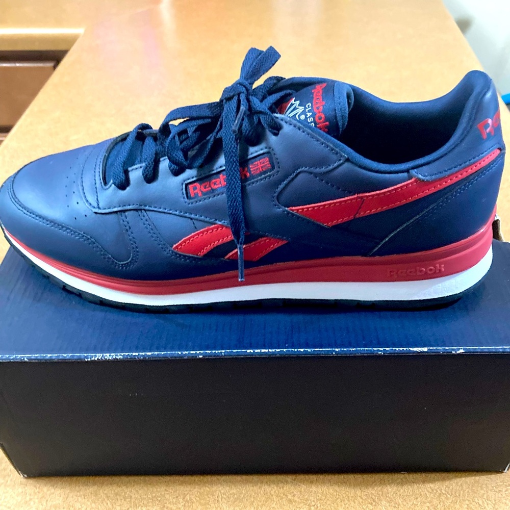 REEBOK - Picture 1 of 5